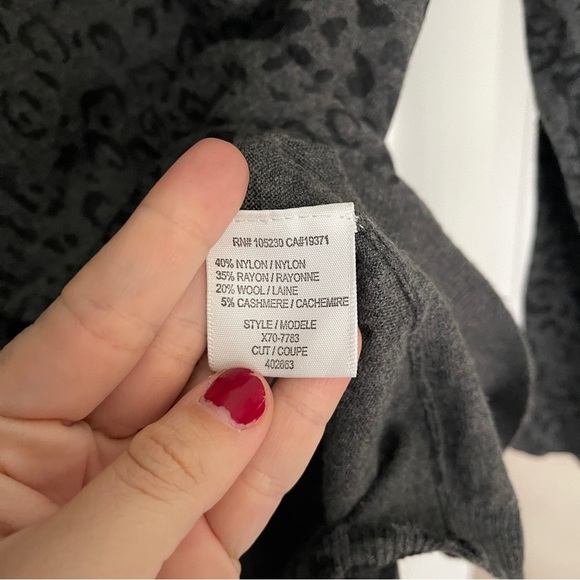 Joie V Neck Leopard Gray Long Sleeve Sweater - Picture 3 of 4